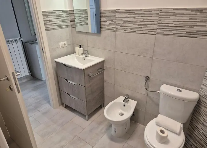 Apartment Hc - Three Cozy Near Metro Rom