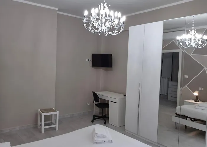 Hc - Three Cozy Near Metro
