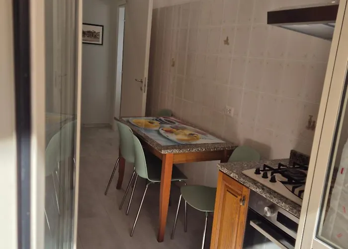 Hc - Three Cozy Near Metro Apartment