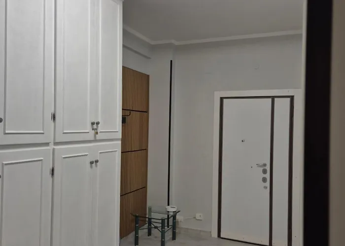Apartment Hc - Three Cozy Near Metro Rom
