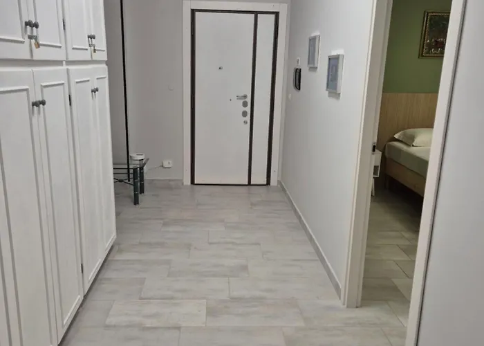 Hc - Three Cozy Near Metro Apartment