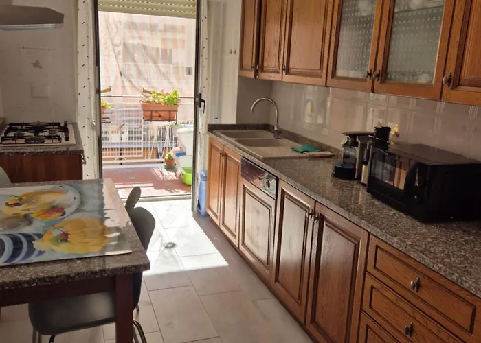 Apartment Hc - Three Cozy Near Metro Rom